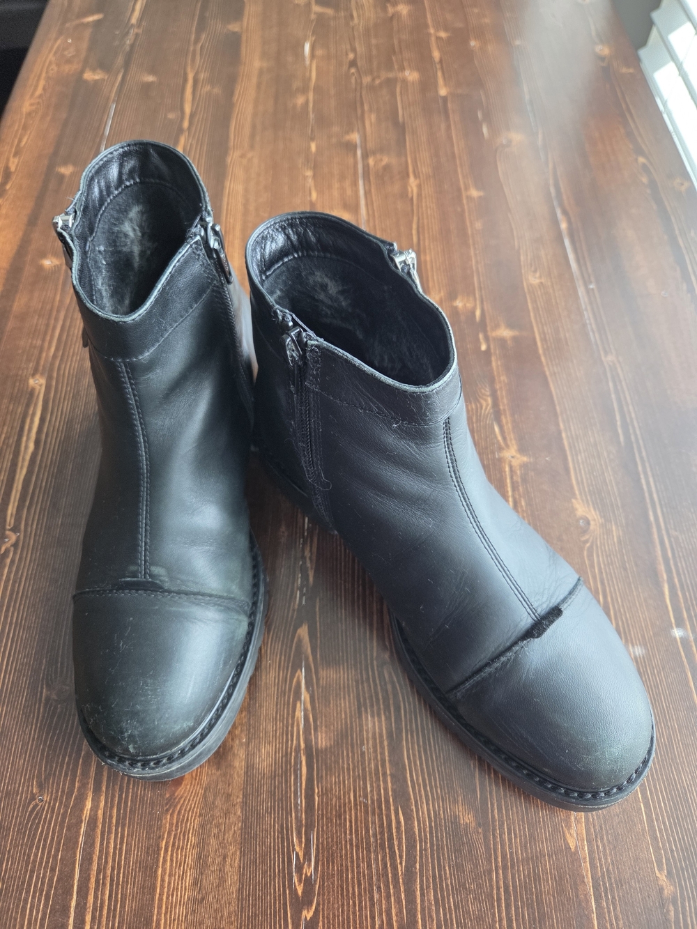 Vagabond Black Leather Cap-Toe Ankle Boots - Size 37